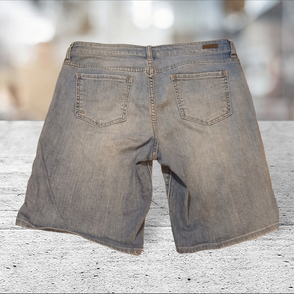 Kut from the Kloth distressed denim shorts size 10 - Picture 6 of 11